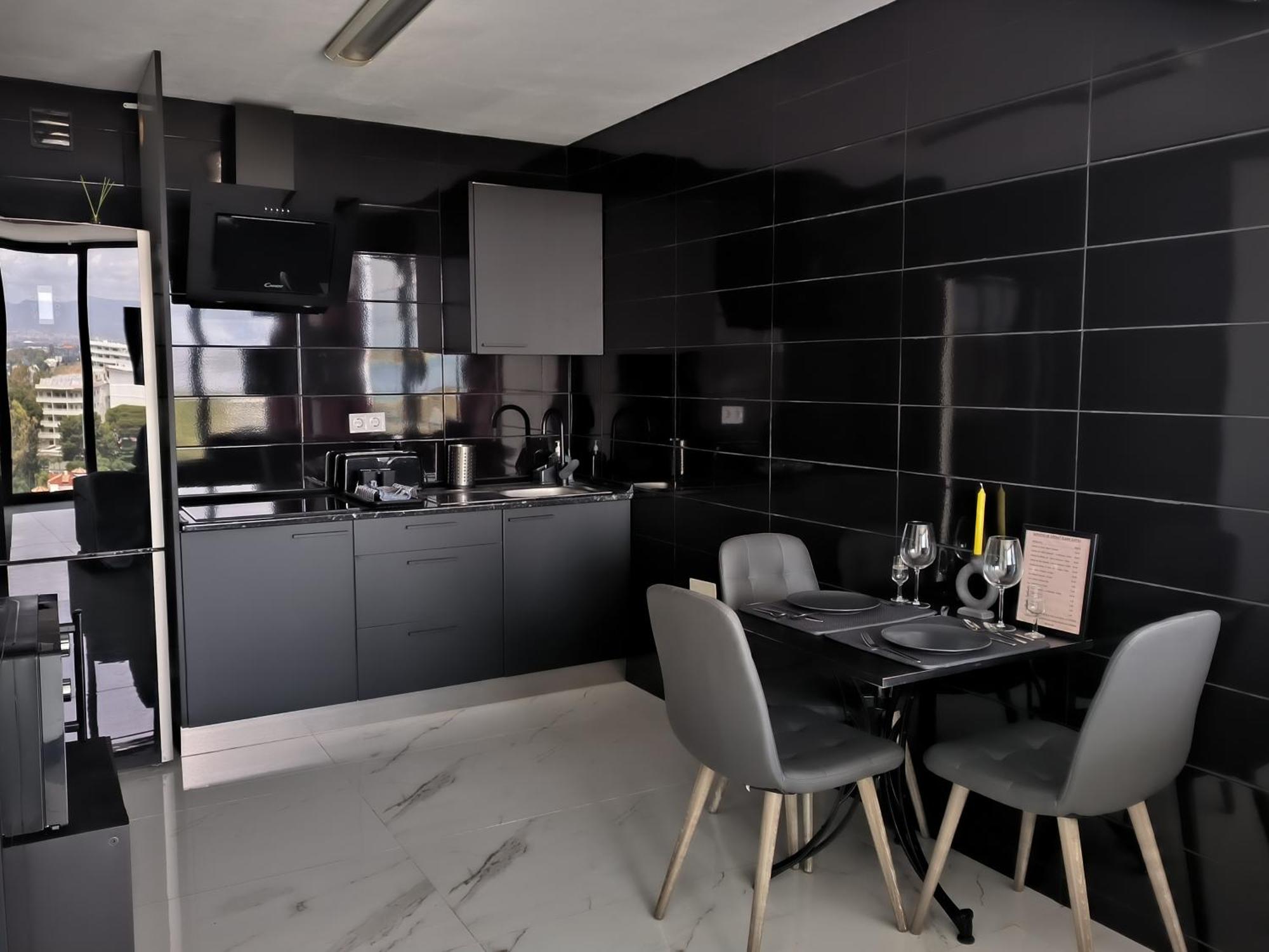 Pinar Suites Habitaciones ตอร์เรโมลิโนส ภายนอก รูปภาพ